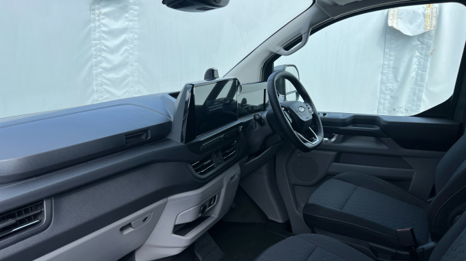 Ford Transit Custom E-320 L1 Electric Awd 100kW 71kWh H1 Van Limited Auto - Image 9